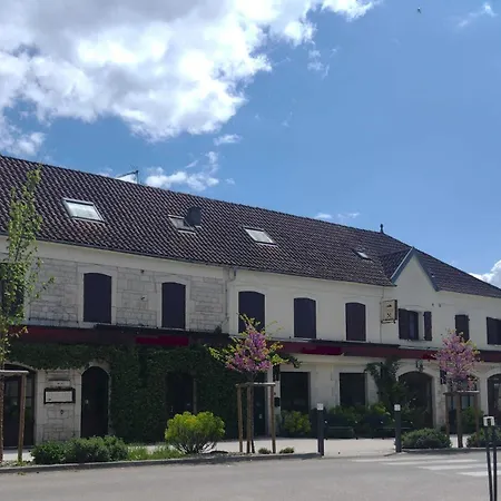 Auberge D'Ici Et D'Ailleurs 3*