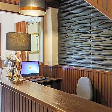 Auberge D'Ici Et D'Ailleurs 3*